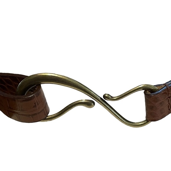 Coldwater Creek Brown Embossed Leather Gold Tone Hook Buckle Adjustable Belt S/M - Picture 3 of 12